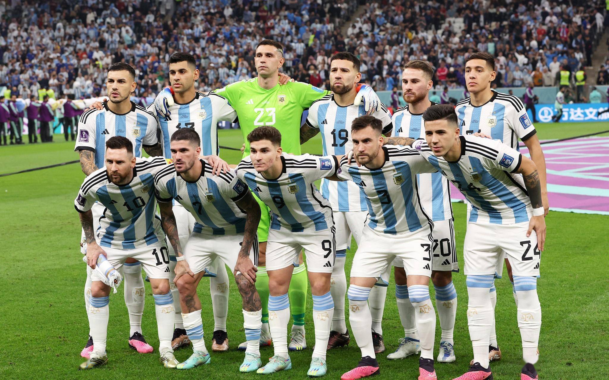 整个球队在 整个球队在